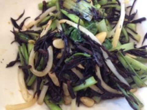 小松菜とひじきの松の実炒め
